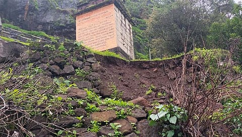 सातारा: सज्जनगडावरील गायमुख मंदिराचा भराव खचला