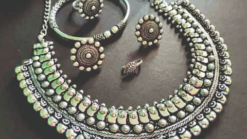 Life Style Fashion Trend : ट्रायबल ज्वेलरी देतात ‘परफेक्ट लूक’