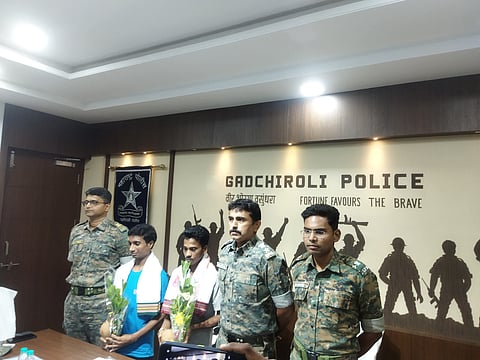 छत्तीसगडमधील दोन जहाल नक्षल्यांचे गडचिरोली पोलिसांपुढे आत्मसमर्पण | Naxalites surrendered