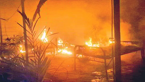 बार्शी : उधारीचे पैसे मागितल्याने घर पेटवले