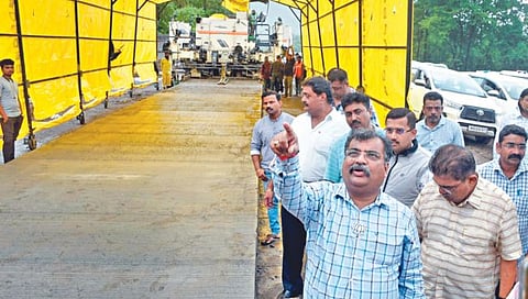 शेड टाकून पावसाळ्यातही होणार मुंबई-गोवा महामार्गाचे काँक्रिटीकरण