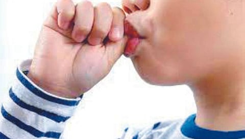 संगोपन : मुलांच्या सवयी बदलण्यासाठी…