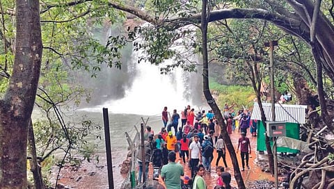 सातारा : ठोसेघर, सज्जनगड, केळवली हाऊसफुल!