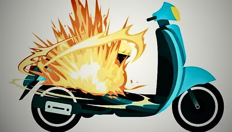 हिंगोलीत घरामध्ये लावलेल्या इलेक्ट्रिक स्कूटरने घेतला पेट
