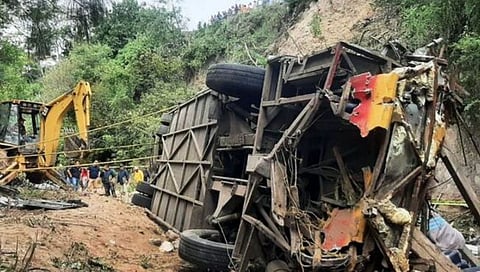 Mexico Bus Accident : मेक्सिकोत प्रवाशांनी भरलेली बस दरीत कोसळली; २७ जणांचा मृत्यू तर २१ जण जखमी