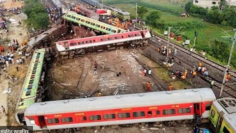 बालासोर रेल्वे अपघातप्रकरणी रेल्वेच्या 3 अधिकार्यांना अटक; सदोष मनुष्यबळ आणि पुरावे नष्ट केल्याचा आरोप