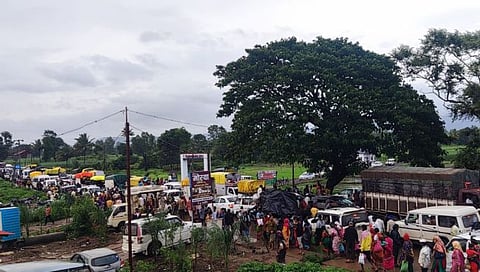 Kolhapur News | बाळूमामांच्या अमावस्या यात्रेला भाविकांची मोठी गर्दी, ३ किमीपर्यंत भाविकांची रांग, वाहतूक ठप्प