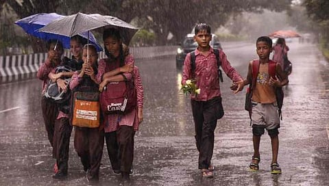 Maharashtra Rain : रत्नागिरी जिल्ह्यातील १२ वी पर्यंतच्या सर्व शाळा, महाविद्यालयांना सुट्टी जाहीर