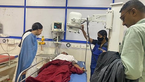 Irshalwadi landslide : इर्शाळवाडी दुर्घटनेतील जखमींची मंत्री अदिती तटकरे यांनी रुग्णालयात घेतली भेट