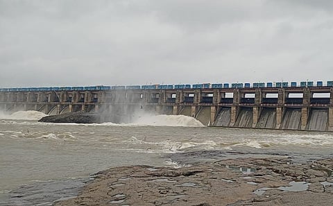 जळगाव : हतनूरचे दहा दरवाजे उघडल्याने तापीच्या पातळीत वाढ; प्रशासनाकडून खबरदारीचा इशारा