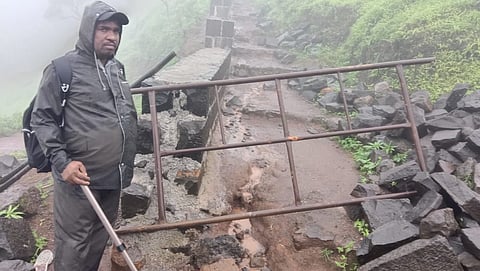 पुणे : राजगडावर दरड कोसळली; सुदैवाने मोठी दुर्घटना टळली