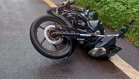 दुचाकीस्वार ठार