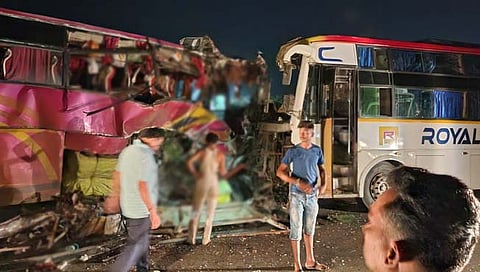 दोन लक्झरींची टक्कर