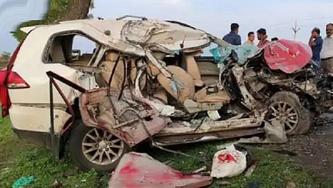MP Accident : मध्य प्रदेशमध्ये कार आणि ट्रकचा भीषण अपघात; ६ जण जागीच ठार