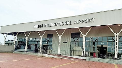 शिर्डीत नाईट लँडिंग सेवेवरून आ. थोरातांनी धरले धारेवर!