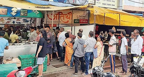 मटण, मासळी, चिकनवर पुणेकरांचा ताव