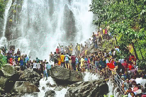 कोल्हापूर : हुल्लडबाजांच्या तर्हा, पर्यटनाचे वाजतात बारा