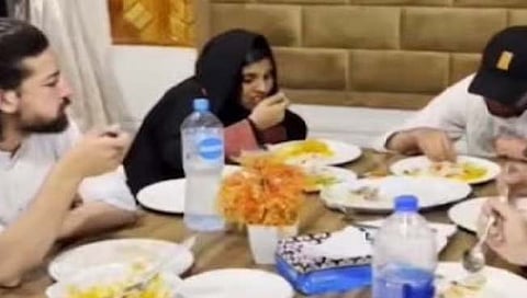 Anju Nasrullah News | अंजू पाकिस्तानात नसरुल्ला सोबत दिसली बुरख्यात, व्हिडिओ व्हायरल