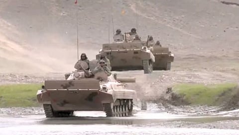 Indian Army | चीनला धडकी भरवणारा भारतीय सैन्याचा युद्धसराव, सिंधू नदी पार करत….(Video)