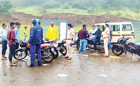 भीमाशंकरमध्ये हुल्लडबाज, मद्यपी तरुणांवर कारवाई