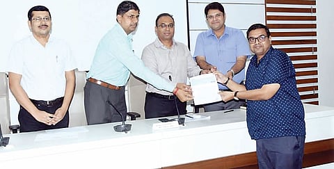 पुण्याचा रिंगरोड गतिमान ; 14 शेतकर्यांना भूसंपादनाच्या मोबदल्याचे सुमारे 14 कोटींचे धनादेश प्रदान