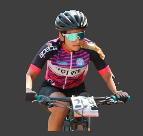 देशासाठी सुवर्णपदक जिंकण्याचा मानस ! सायकलपटू प्रणिता सोमणची इच्छा