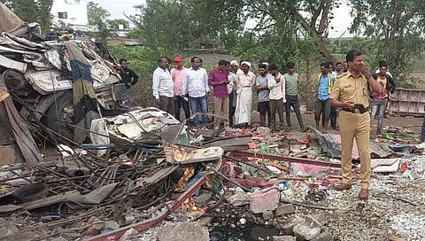 Dhule Accident : ‘त्या’ भीषण अपघातानंतर सर्वच विभाग ॲक्शन मोडवर
