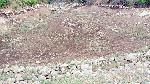 नगर : रुईछत्तीसी परिसरातील बंधारे कोरडे