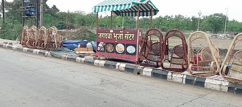 पुणे : कोणीही या अन् फुटपाथवर दुकाने थाटा ; रस्ते विकास महामंडळ प्रशासन सुस्त