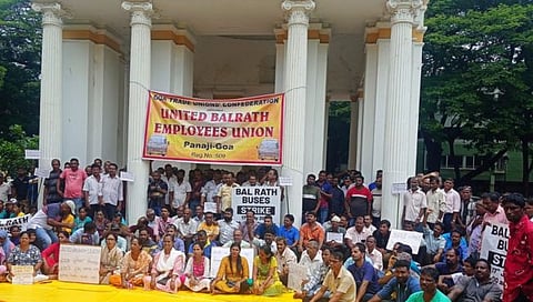 Goa News : गोव्यातील शाळांच्या बालरथ कर्मचाऱ्यांचे धरणे आंदोलन