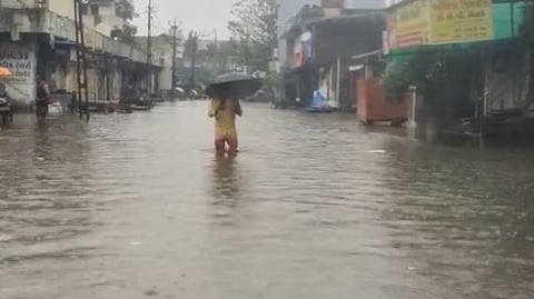 Monsoon Updates : गुजरातमध्ये पुराचे १० बळी, ७ जिल्ह्यांमध्ये पूरसदृश परिस्थिती