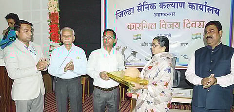 अहमदनगर : सैनिकांचे प्रश्न सोडविण्यास प्रशासन तत्पर : अपर जिल्हाधिकारी सुहास मापारी