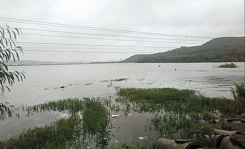 खडकवासला धरणातून मुठा कालव्यात विसर्ग