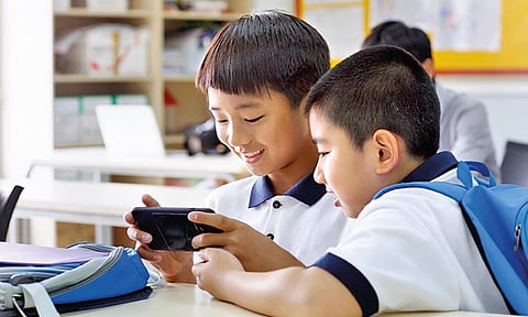 शाळांमध्ये स्मार्टफोन वापरावर बंदी घालावी; युनेस्कोचे आवाहन