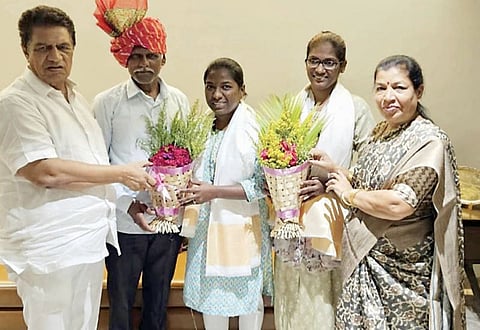 कौतुकास्पद ! सख्ख्या बहिणी बनल्या प्रशासकीय अधिकारी