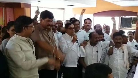 NCP Crisis : नागपूर शहर राष्ट्रवादीचा ठराव; ‘आम्ही पवार साहेबांसोबतच’