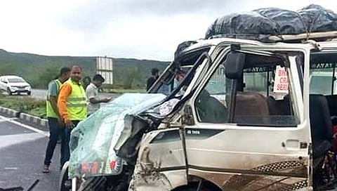 नाशिक: राहूड घाटातील भीषण अपघातात ११ हज यात्रेकरू जखमी