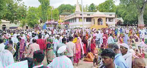 नेवासा : लाखो भाविकांनी घेतले ‘पैस’ दर्शन