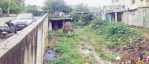 पुणे : जुलै महिना संपला, तरी ओढे कोरडे