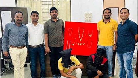 Raigad News : पेणमध्ये घरफोडी करणाऱ्या दोघांना सांगलीत अटक; सोन्याच्या दागिन्यांसह कार जप्त