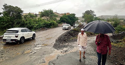 पुणे-पानशेत रस्त्यांची पावसामुळे लागली वाट !