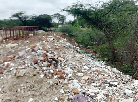 येरवडा : शासकीय जागेवर हजारो ट्रक राडारोडा