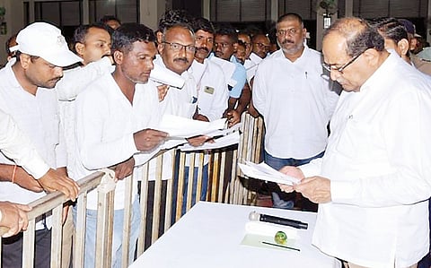 लोणी : आठ तासांच्या जनता दरबारात सुटले प्रश्न!