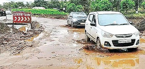 भोर-कापूरव्होळ रस्ता वाहतुकीस धोकादायक