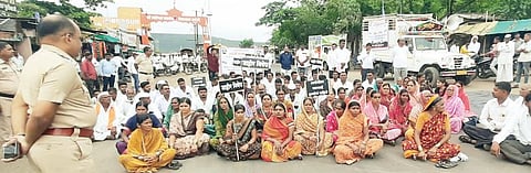 करंजीत राष्ट्रीय महामार्गावर ‘रस्तारोको’