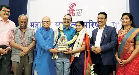 पुणे : लेखक सत्याला सामोरे जात नाहीत; नियोजित संमेलनाध्यक्ष डॉ. रवींद्र शोभणे यांची खंत