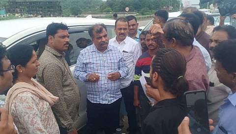 गणेशोत्सवापूर्वी मुंबई- गोवा महामार्गावरील एक मार्गिका पूर्ण करा : मंत्री रविंद्र चव्हाण