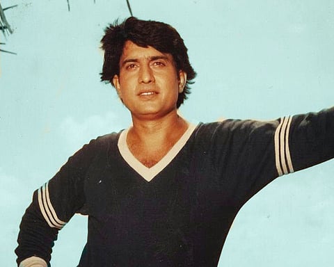 अभिनेते रवींद्र महाजनी यांचं निधन, बंद खोलीत आढळला मृतदेह