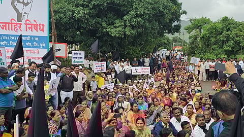 शिवरे ग्रामस्थांनी रोखला महामार्ग; रिंगरोड नकोच, म्हणत महामार्गावर आंदोलन