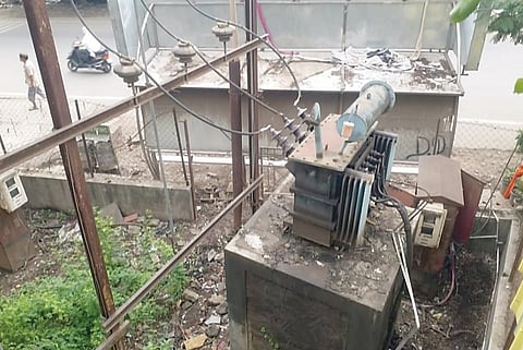 नवी सांगवी : रोहित्राच्या तुटलेल्या दरवाजामुळे अपघाताची भीती